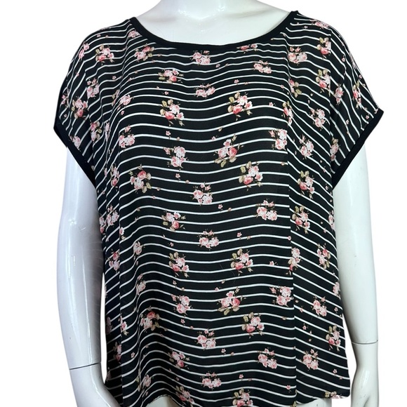Torrid black top with white stripes and floral print size 3-3X/22-24 - Picture 2 of 9